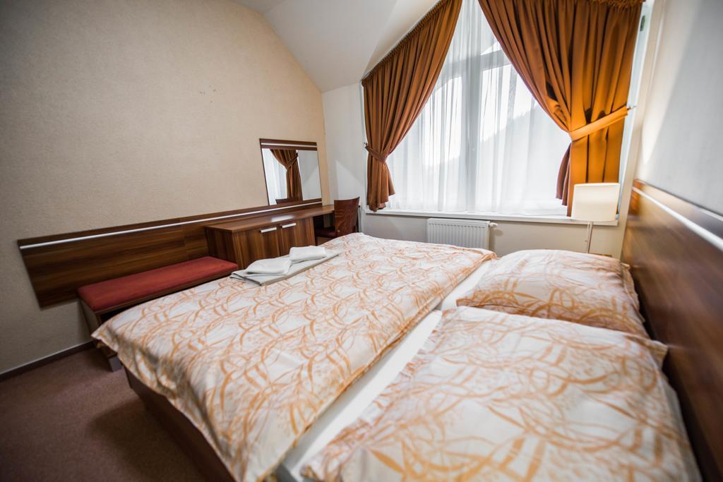 Plejsy Otel Krompachy Dış mekan fotoğraf