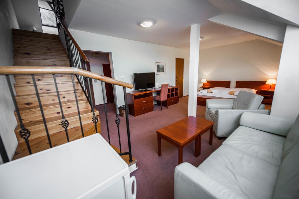 Plejsy Otel Krompachy Dış mekan fotoğraf